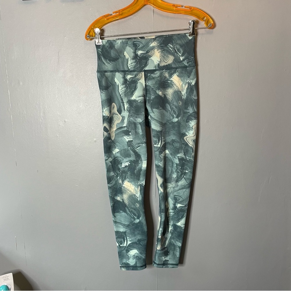 Fabletics green/teal Marble Print athletic Leggings‎ size small